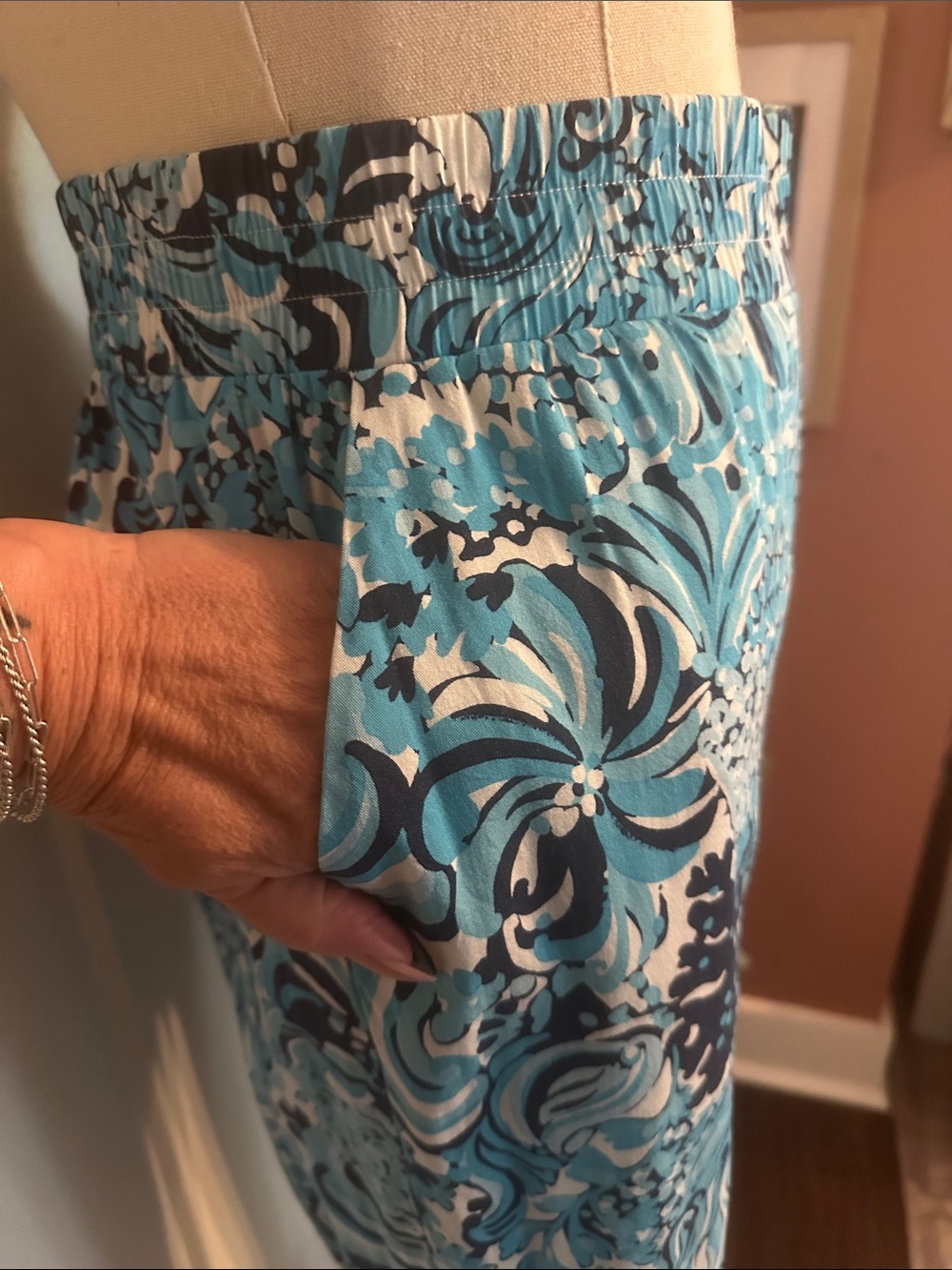 Lilly Pulitzer Rici stretch Resort white Mermazing Blue Floral M pockets pants - Picture 8 of 13